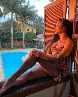 Aline Campos feet photo thumbnail