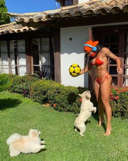 Aline Campos feet photo thumbnail