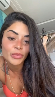 Aline Campos feet photo thumbnail