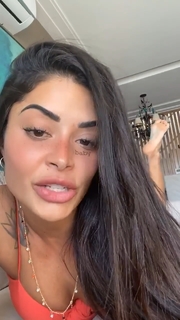 Aline Campos feet photo thumbnail