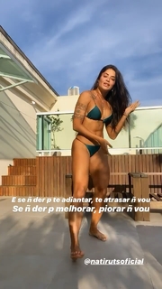 Aline Campos feet photo thumbnail