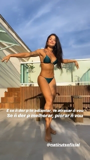 Aline Campos feet photo thumbnail