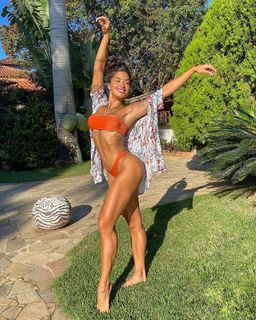 Aline Campos feet photo thumbnail