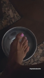 Aline Campos feet photo thumbnail