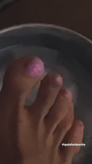 Aline Campos feet photo thumbnail