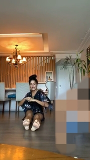 Aline Campos feet photo thumbnail