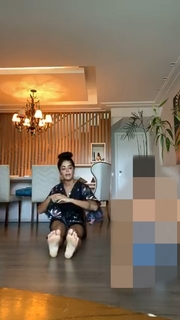 Aline Campos feet photo thumbnail