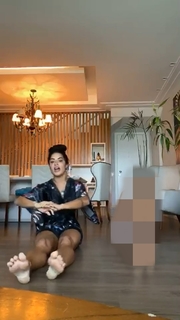 Aline Campos feet photo thumbnail