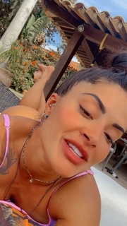 Aline Campos feet photo thumbnail