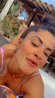 Aline Campos feet photo thumbnail