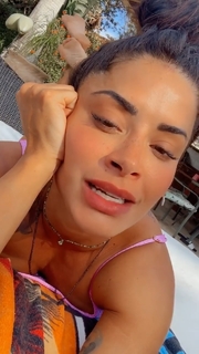 Aline Campos feet photo thumbnail