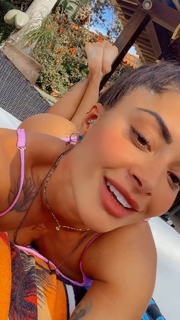 Aline Campos feet photo thumbnail