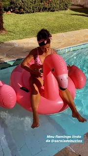 Aline Campos feet photo thumbnail