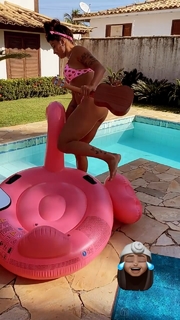 Aline Campos feet photo thumbnail