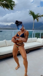 Aline Campos feet photo thumbnail