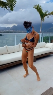 Aline Campos feet photo thumbnail