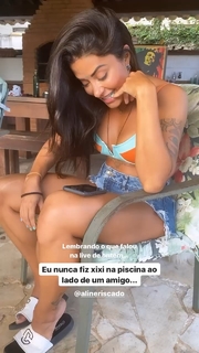 Aline Campos feet photo thumbnail