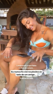 Aline Campos feet photo thumbnail