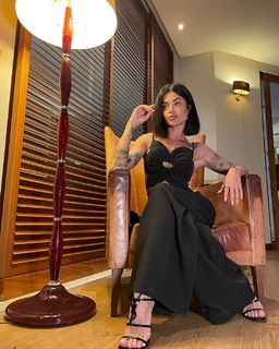 Aline Campos feet photo thumbnail