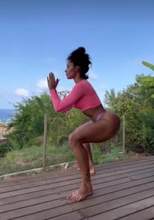 Aline Campos feet photo thumbnail