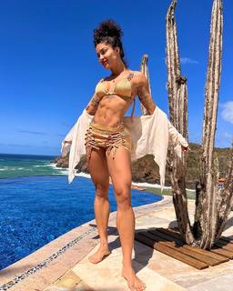 Aline Campos feet photo thumbnail