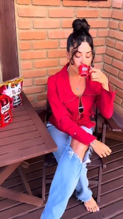 Aline Campos feet photo thumbnail