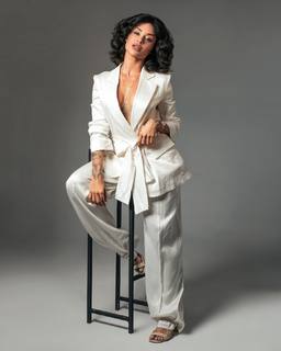 Aline Campos feet photo thumbnail