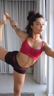 Aline Campos feet photo thumbnail