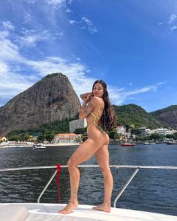 Aline Campos feet photo thumbnail