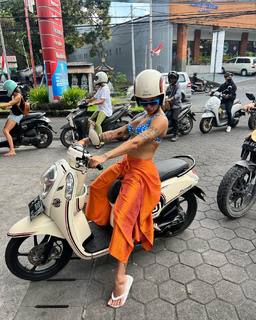 Aline Campos feet photo thumbnail