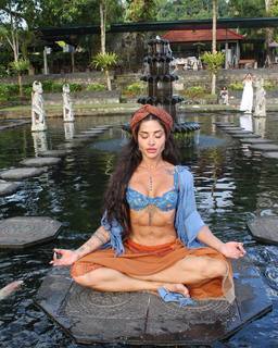 Aline Campos feet photo thumbnail