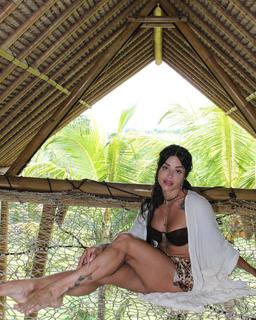 Aline Campos feet photo thumbnail