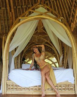 Aline Campos feet photo thumbnail