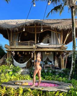 Aline Campos feet photo thumbnail