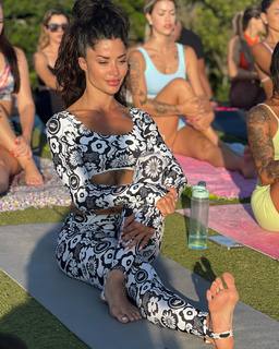 Aline Campos feet photo thumbnail