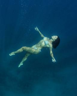 Aline Campos feet photo thumbnail