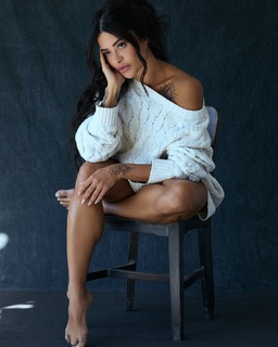 Aline Campos feet photo thumbnail