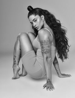 Aline Campos feet photo thumbnail