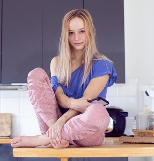 Aline Marganne feet photo 2