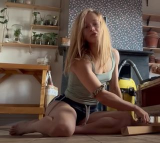 Aline Marganne feet photo 2