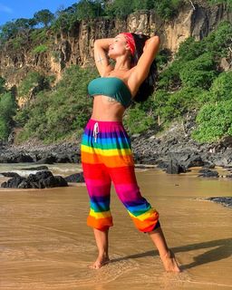Aline Mineiro feet photo 10