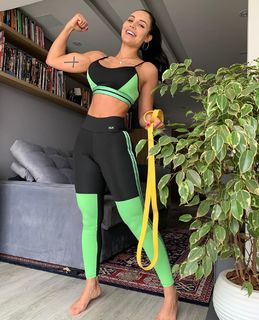 Aline Mineiro feet photo 11