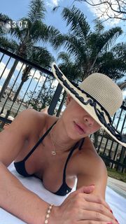 Aline Mineiro feet photo 2