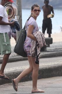 Alinne Moraes feet photo thumbnail