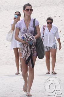 Alinne Moraes feet photo thumbnail