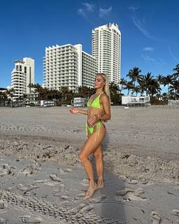 Alisha Lehmann feet photo thumbnail