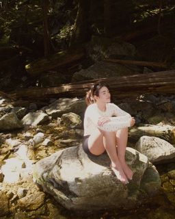Alisha Newton feet photo 10