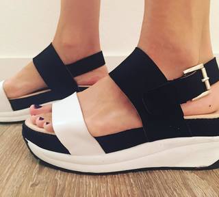 Alison Becker feet photo 3