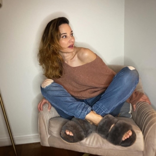 Alison Becker feet photo 11