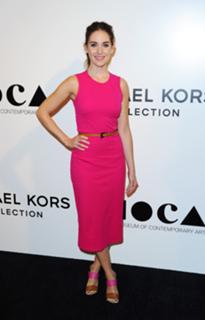 Alison Brie feet photo thumbnail